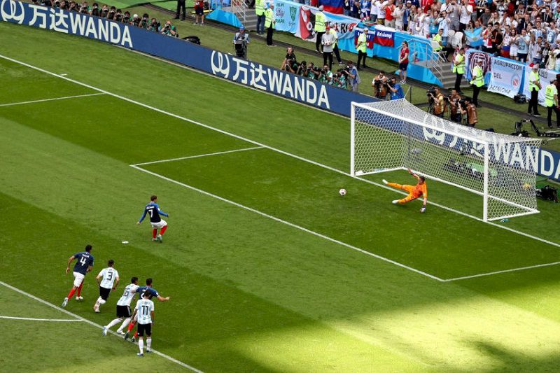 Một trận bóng đá bao nhiêu phút theo quy định FIFA?