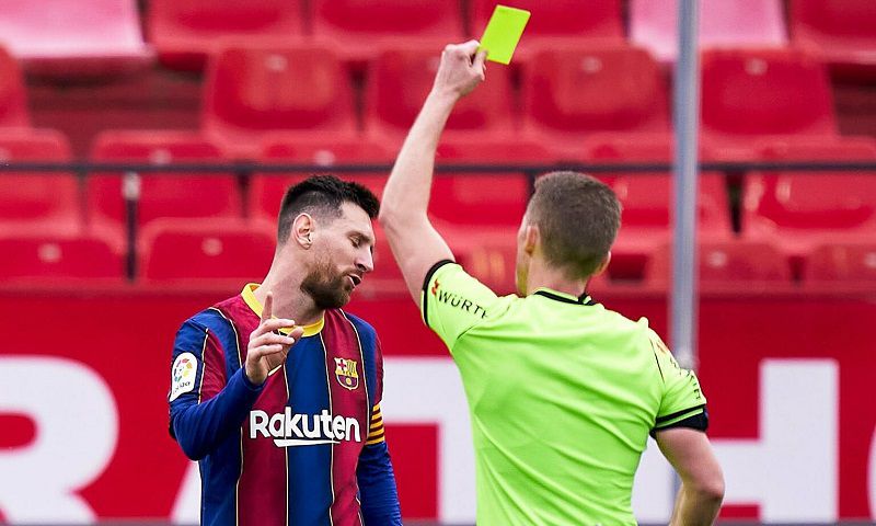 Thẻ vàng trong bóng đá là gì?